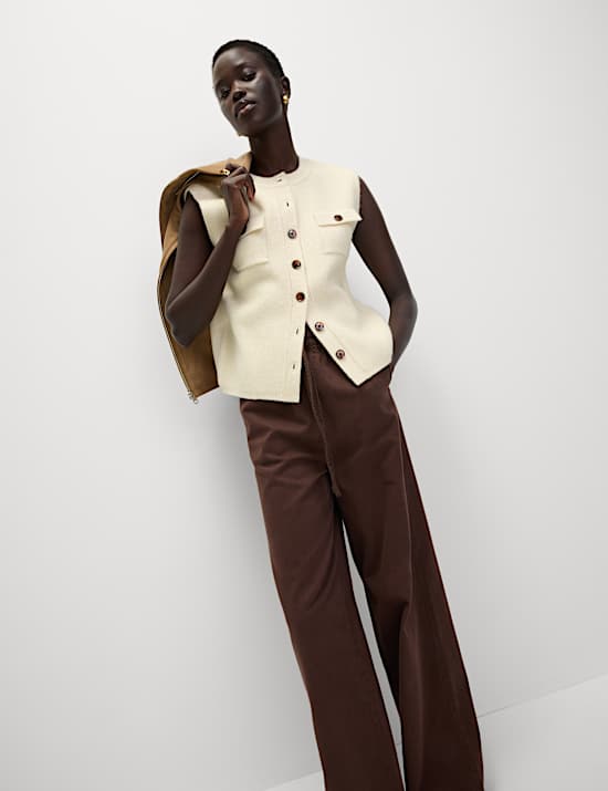 Cloud-Yarn Pocket Crew Neck Knitted Waistcoat