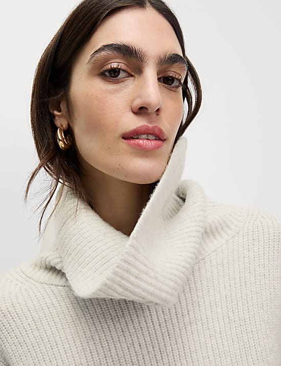Robe en maille douce &agrave; col roul&eacute;