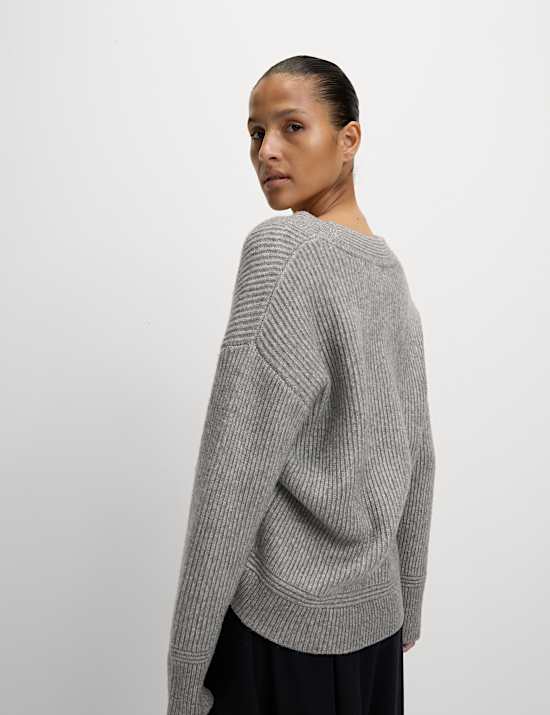 Cloud-Yarn Ribbed V-Neck Jumper