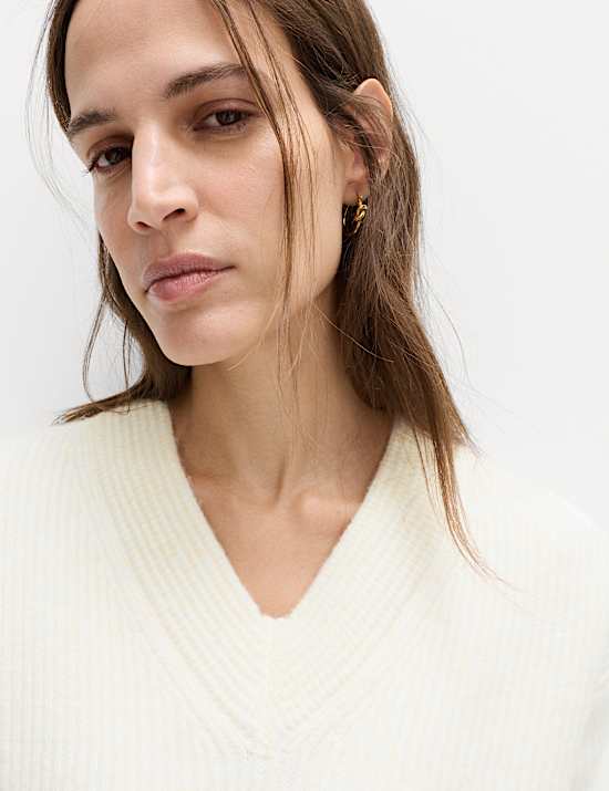 Cloud-Yarn Ribbed V-Neck Jumper