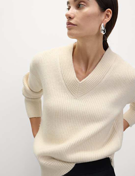 Cloud-Yarn Ribbed V-Neck Jumper