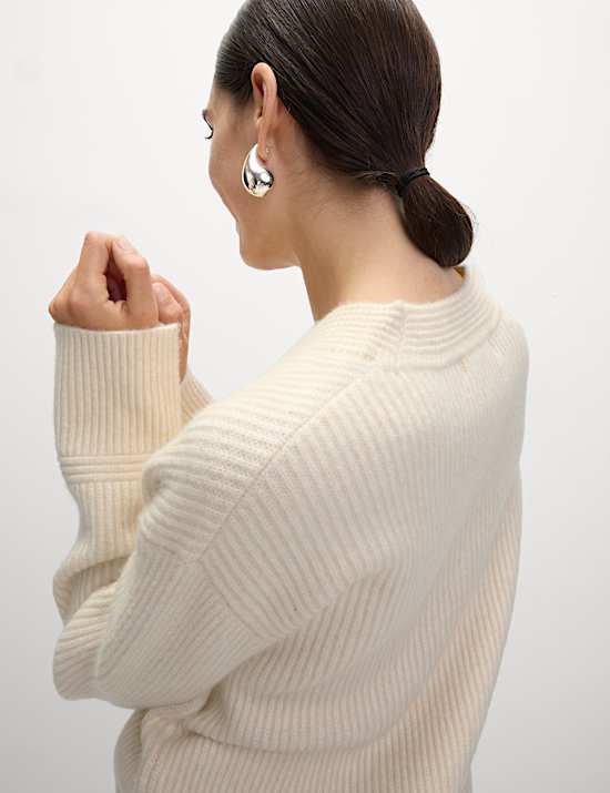Cloud-Yarn Ribbed V-Neck Jumper