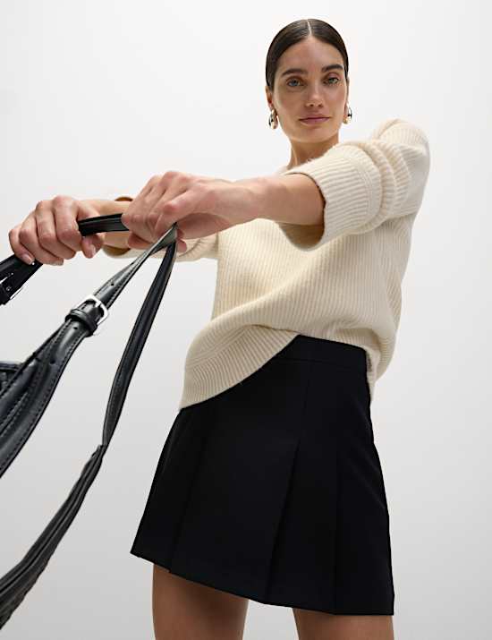 Cloud-Yarn Ribbed V-Neck Jumper