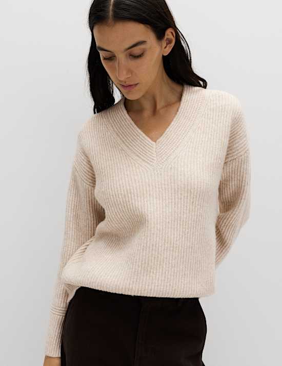 Cloud-Yarn Ribbed V-Neck Jumper