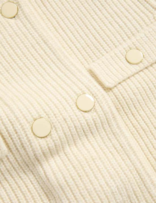 Strickjacke aus Wolkengarn mit Taschendetail