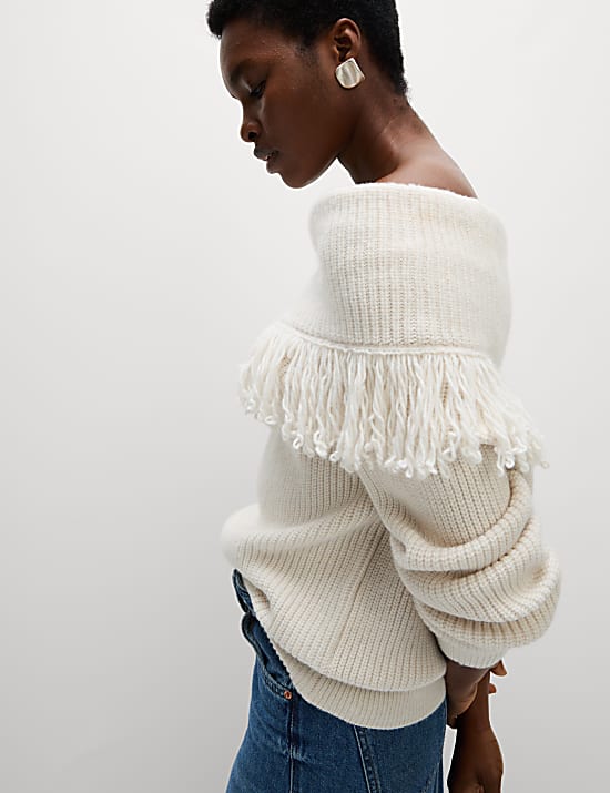 Trui met blote schouder, franjes en structuur
