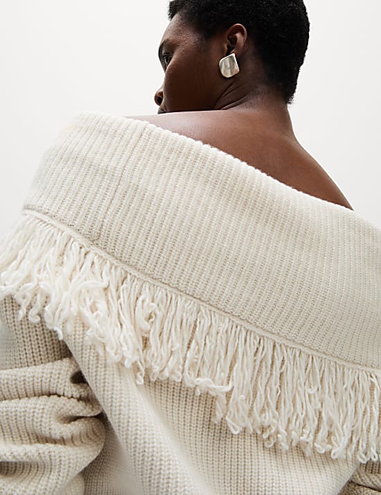 Trui met blote schouder, franjes en structuur