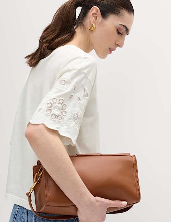 T-shirt &sigma;&epsilon; &tau;&epsilon;&tau;&rho;ά&gamma;&omega;&nu;&eta; &gamma;&rho;&alpha;&mu;&mu;ή &mu;&epsilon; &kappa;έ&nu;&tau;&eta;&mu;&alpha; &alpha;&pi;ό 100% &beta;&alpha;&mu;&beta;ά&kappa;&iota;