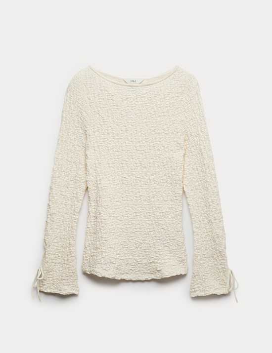 חולצה מבד עשיר בכותנה בטקסטורה עם קשירה בחפתים