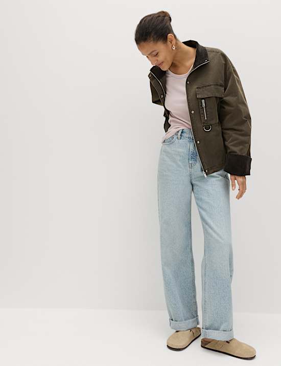 Koszulka slim fit z przewagą bawełny z zaokrąglonym dekoltem