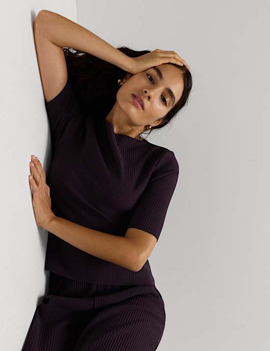 Ribbed Round Neck 3/4 Sleeve Top