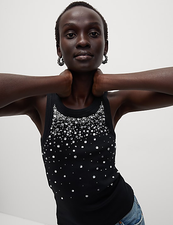 Katoenrijk, versierd hemdje met ronde hals