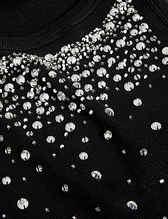 Katoenrijk, versierd hemdje met ronde hals