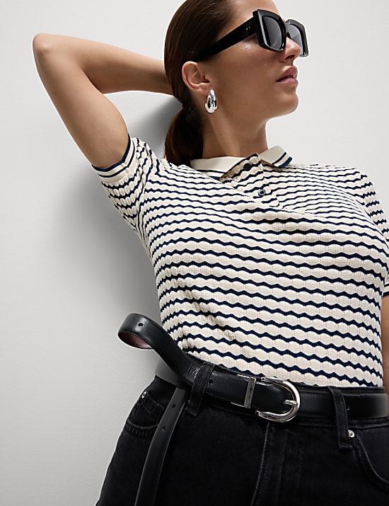 Polo top s geometrick&yacute;mi pruhy ze směsi bavlny