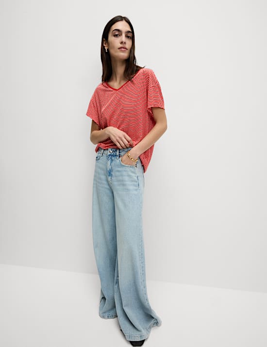 T-shirt en lin m&eacute;lang&eacute; &agrave; col en V et rayures