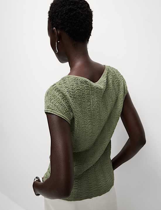 חולצה עם שרוול קצר וטקסטורה