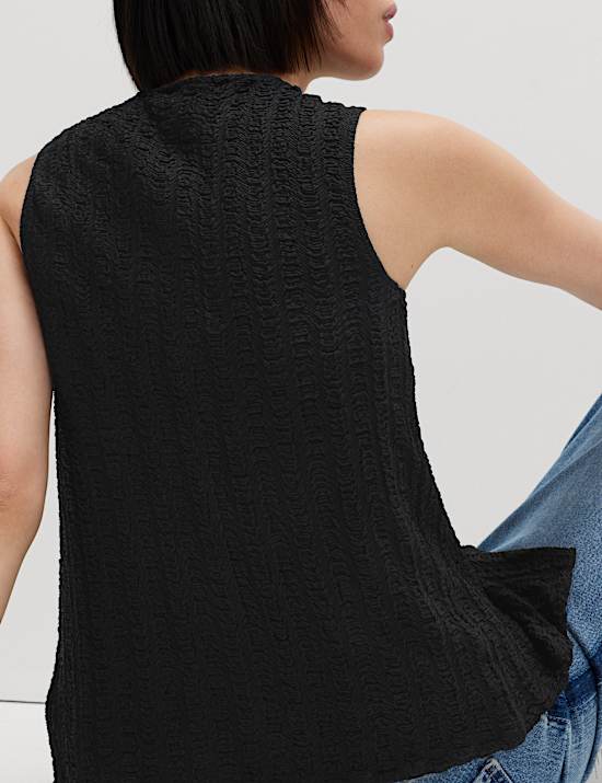 Crew Neck Textured Waistcoat