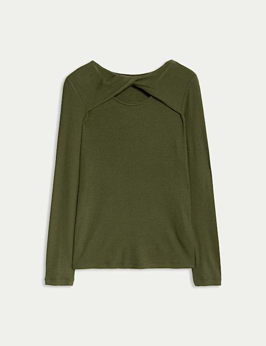 Top acanalado con detalle de retorcido en la parte delantera