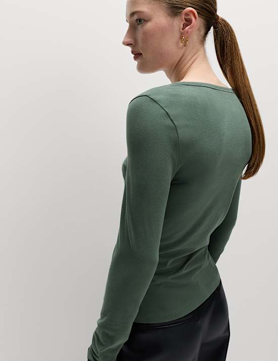 Stückgefärbtes Henley-Oberteil mit hohem Baumwollanteil