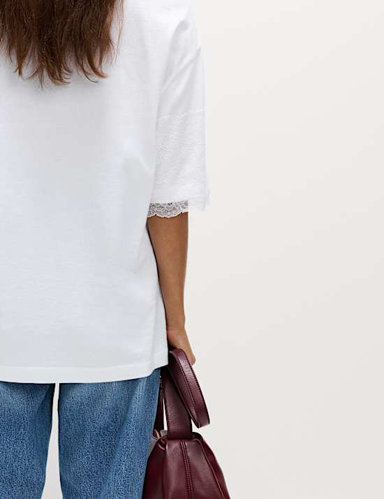 חולצת טי עם שרוולי תחרה מכותנה טהורה