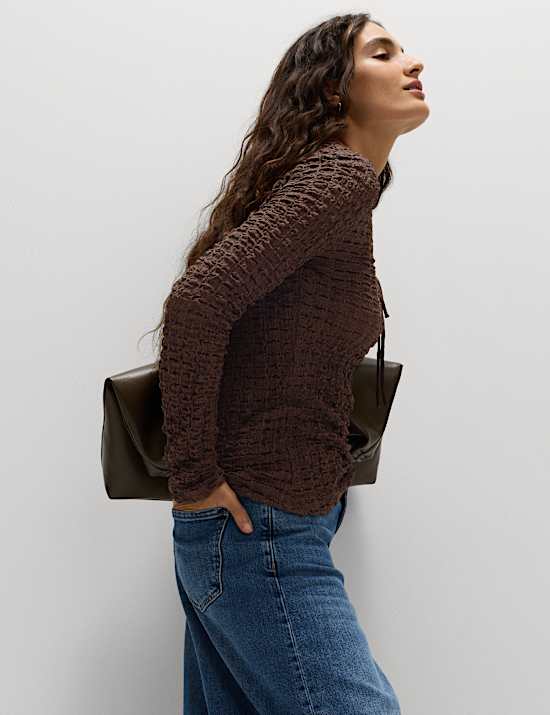 Top texturé à manches longues et détail à nouer à fente