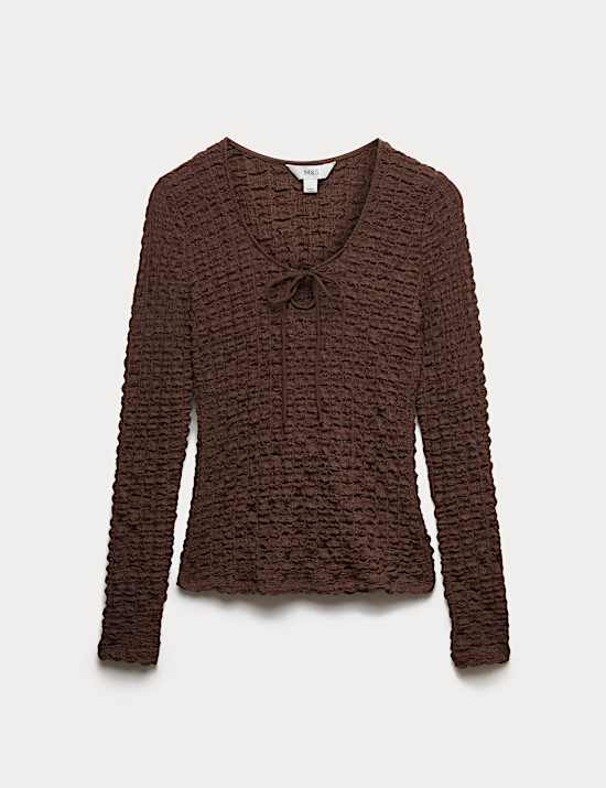 Top texturé à manches longues et détail à nouer à fente