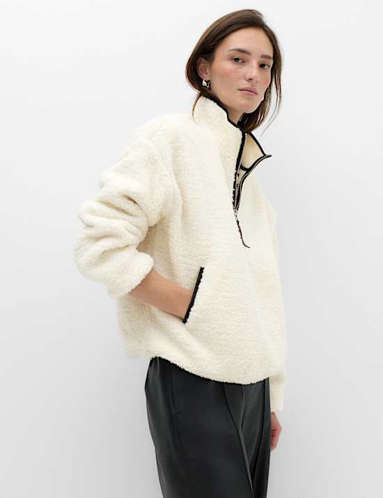 Sweat-shirt imitation peau de mouton &agrave; coutures contrast&eacute;es et fermeture zipp&eacute;e &agrave; mi-hauteur