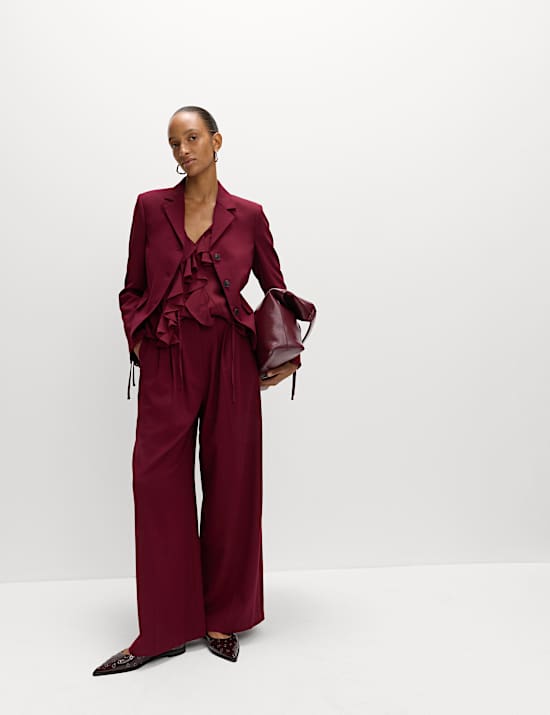 Bluse mit V-Ausschnitt und Rüschen