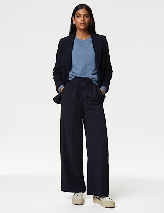 Mikina s kulat&yacute;m v&yacute;střihem a vysok&yacute;m pod&iacute;lem bavlny