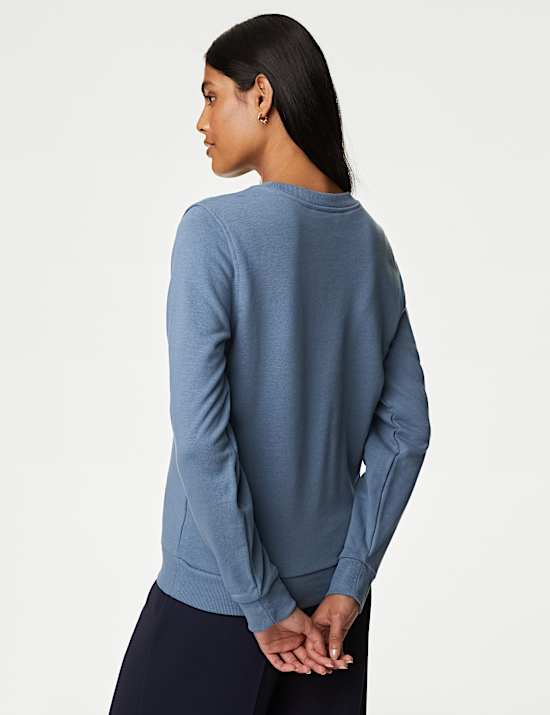 Mikina s kulat&yacute;m v&yacute;střihem a vysok&yacute;m pod&iacute;lem bavlny