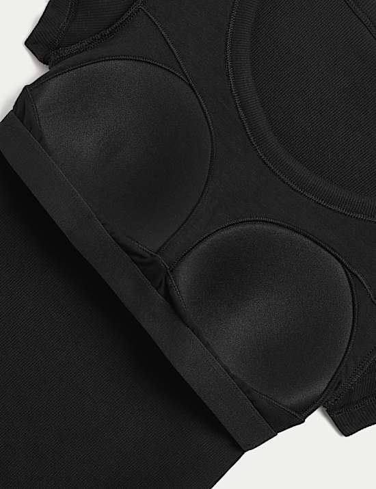 Top úzkého střihu s vysokým podílem bavlny, s technologií Secret Support