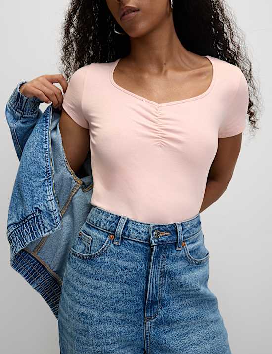 Top coupe cintrée en coton à encolure en forme de cœur