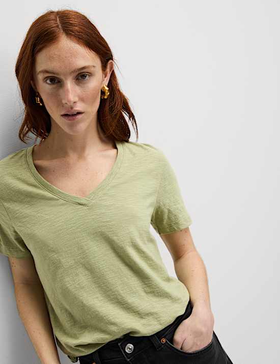 T-Shirt &mu;&epsilon; &lambda;&alpha;&iota;&mu;ό&kappa;&omicron;&psi;&eta; V &alpha;&pi;ό 100% &beta;&alpha;&mu;&beta;ά&kappa;&iota;