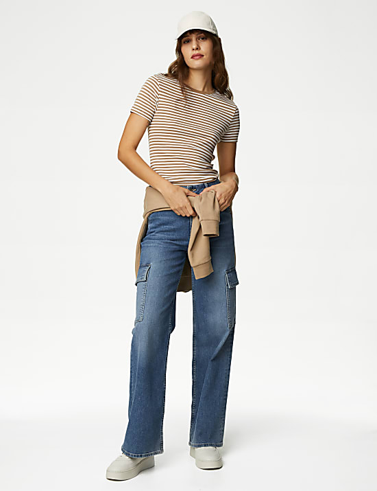 Kaus Oblong Motif Garis Katun Murni Slim Fit