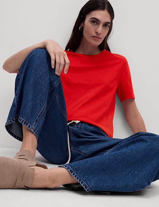 T-Shirt &sigma;&epsilon; &kappa;&alpha;&nu;&omicron;&nu;&iota;&kappa;ή &gamma;&rho;&alpha;&mu;&mu;ή &alpha;&pi;ό 100% &beta;&alpha;&mu;&beta;ά&kappa;&iota;