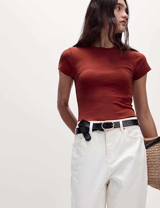 Katoenrijk premium T-shirt met slanke pasvorm