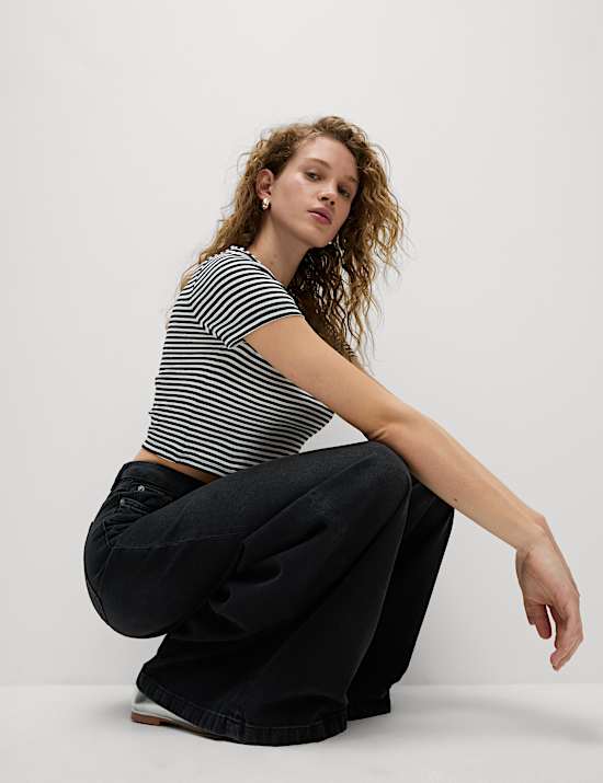 Kaus Oblong Model Crop Motif Garis Katun Murni