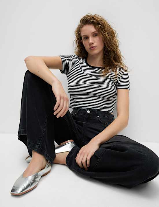 Kaus Oblong Model Crop Motif Garis Katun Murni