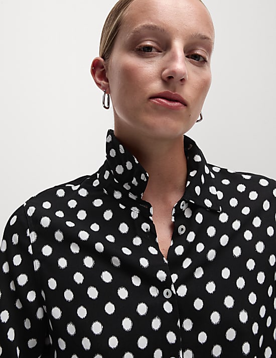 Camisa abotonada con cuello estampada