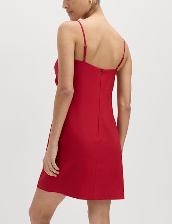 Floral Appliqu&eacute; Mini Shift Dress