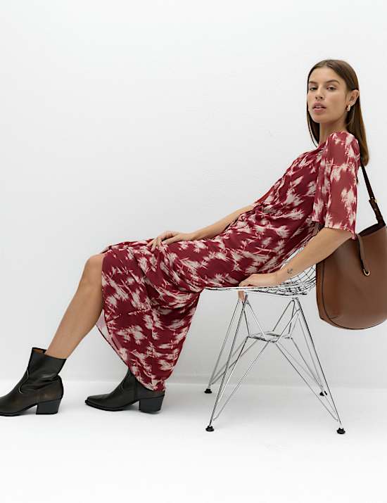 Robe midi avec col en V &agrave; nouer en mousseline florale