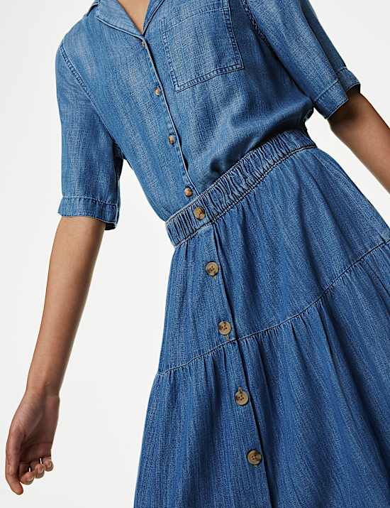 Denim gelaagde midi-rok met knoopsluiting voor