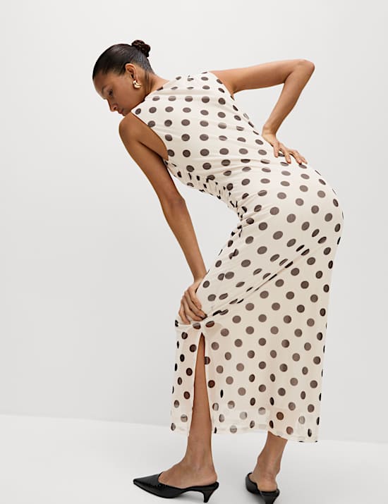 Robe midaxi coupe pr&egrave;s du corps &agrave; volant et &agrave; pois