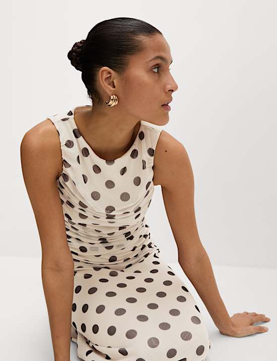 Robe midaxi coupe pr&egrave;s du corps &agrave; volant et &agrave; pois