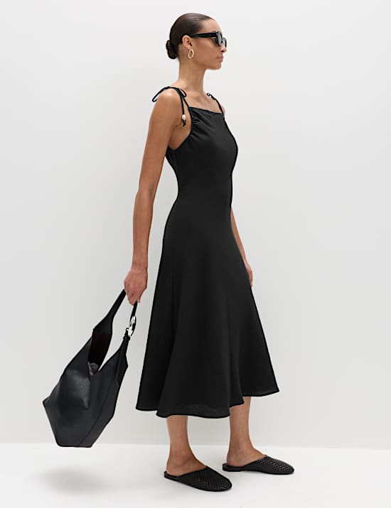 Robe midi coupe droite &agrave; encolure carr&eacute;e, bretelles et perles