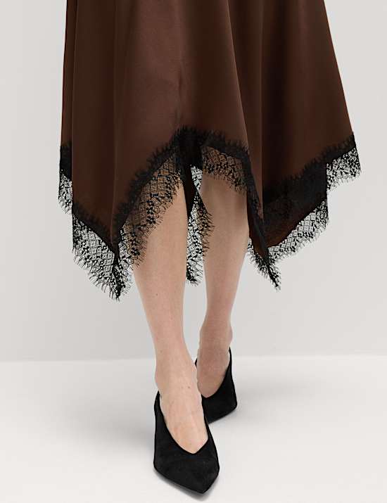 Vestido midi lencero con cuello vuelto y detalles de encaje