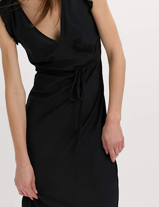 Robe midi &agrave; col en V et manches volant&eacute;es