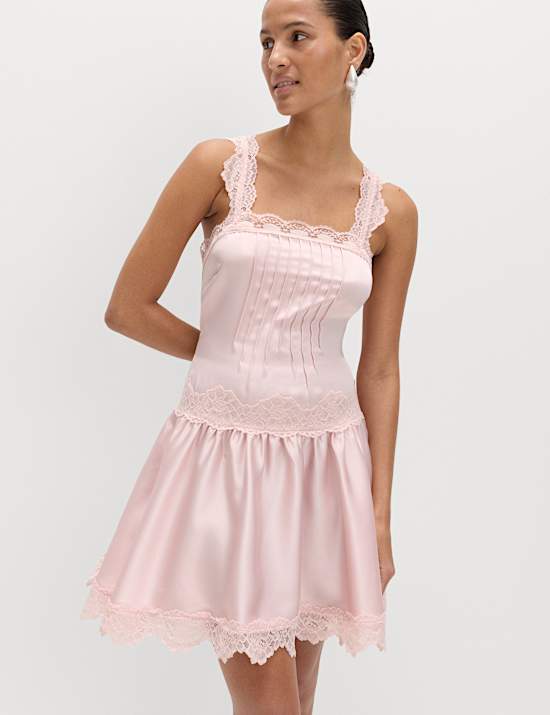 Minivestido skater de sat&eacute;n con encaje