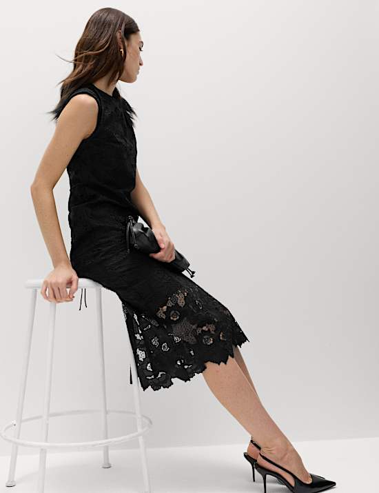 Sukienka kolumnowa midi z wycięciem i koronką