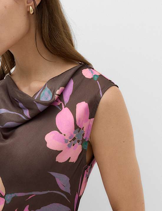 Fond de robe coupe longue en satin &agrave; col boule et motif floral